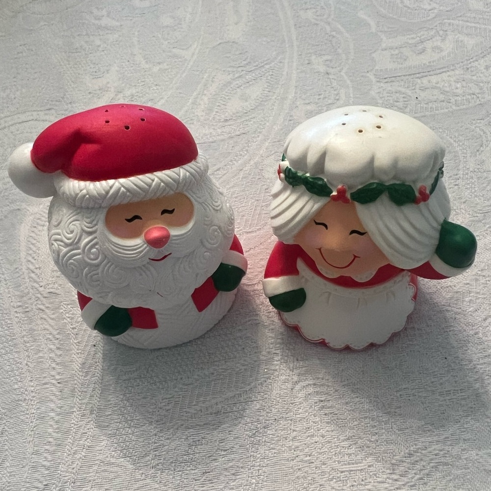 Hallmark Vintage 80s Santa Claus salt/pepper Set